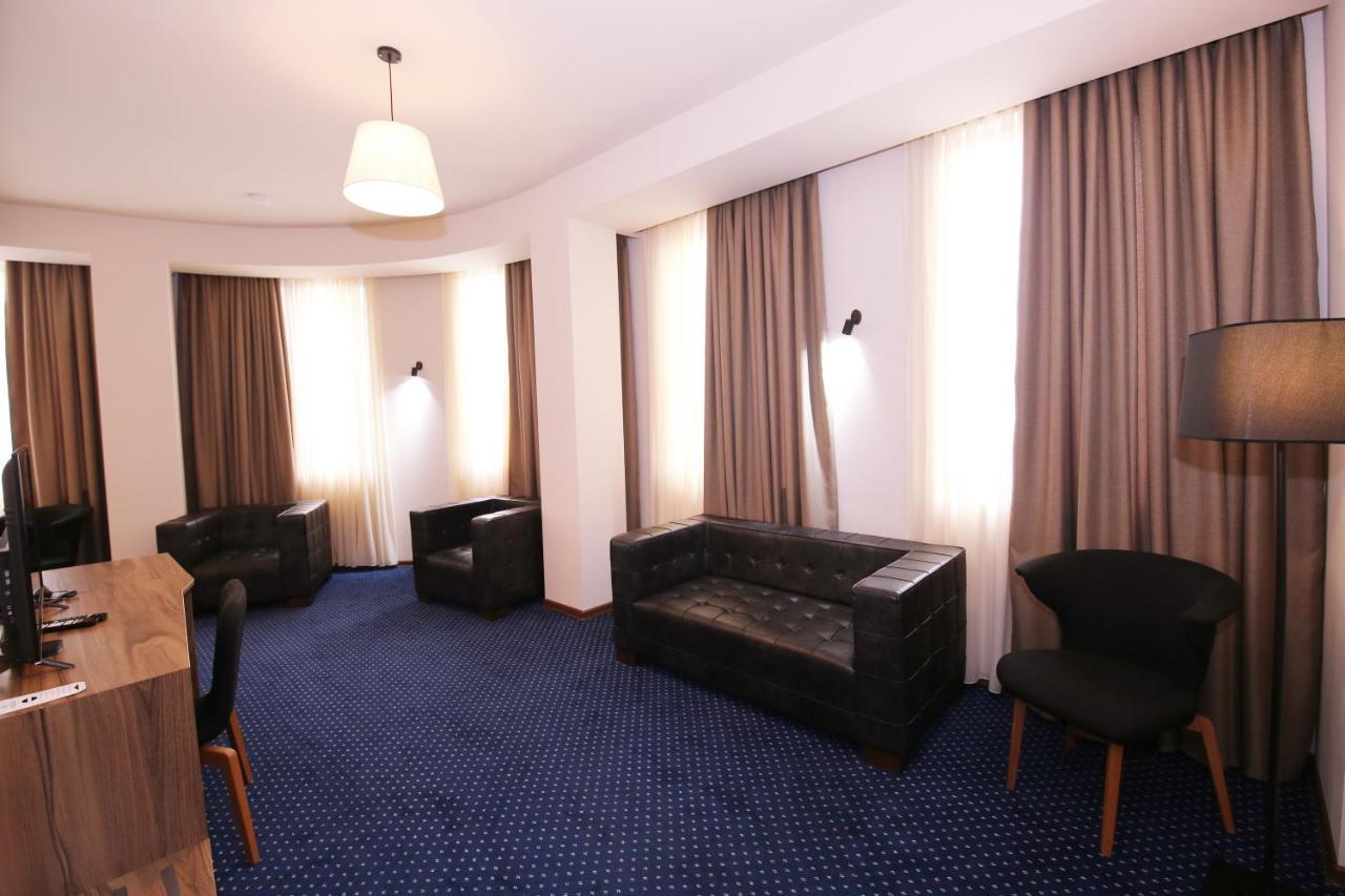 Garden Palace Zugdidi Dış mekan fotoğraf