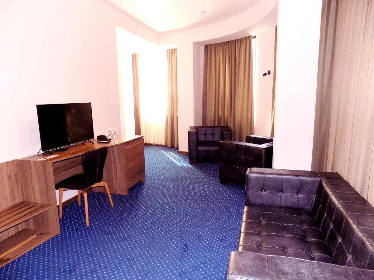 Garden Palace Zugdidi Dış mekan fotoğraf